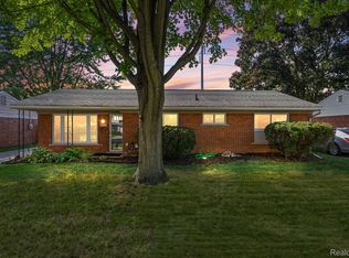 36618 Dowling St, Livonia, MI 48150