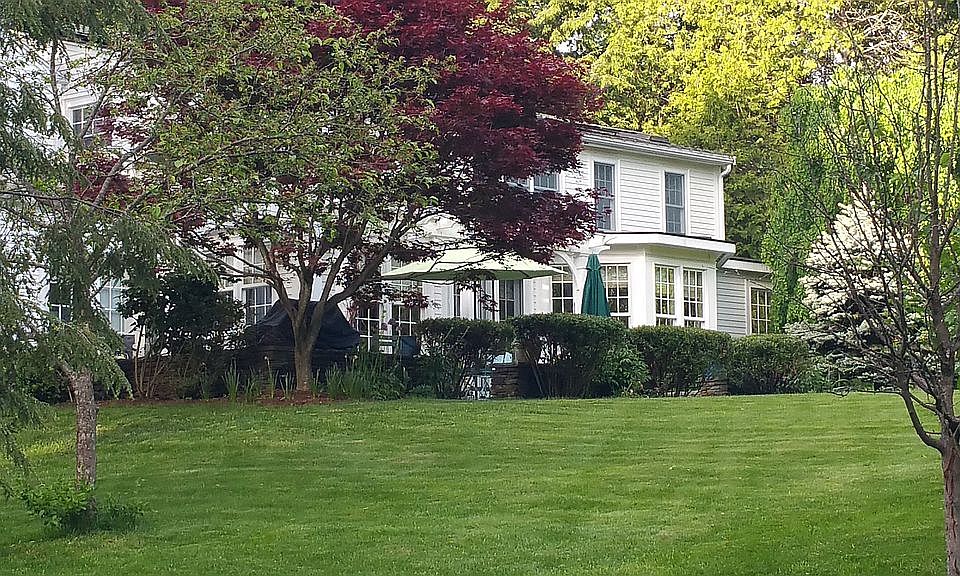 2nd image of 4 Meadowbrook Rd