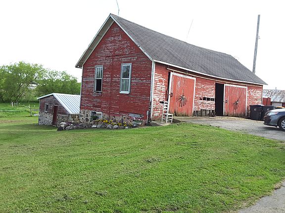 3rd image of W1943 County Road Cir