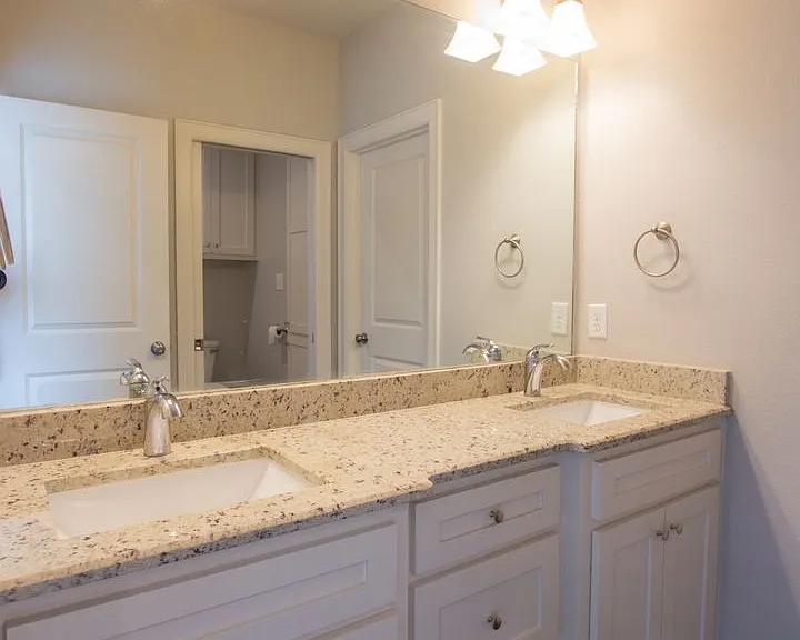 822 Lindsey Ln — Photo 21