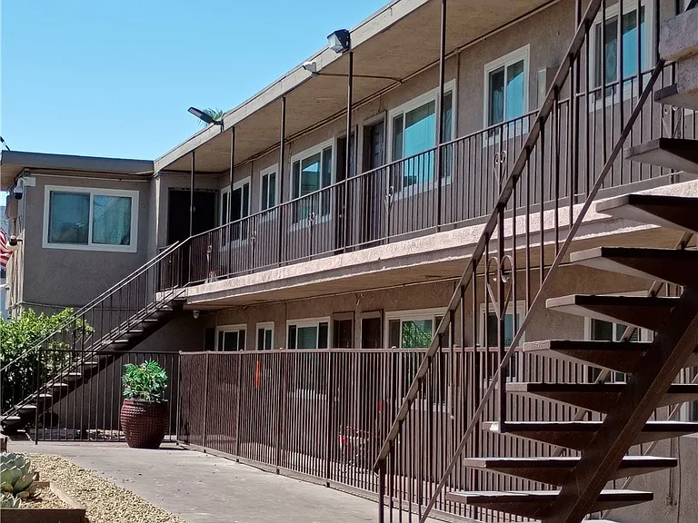 2100 Sunrise Ave #9 — Photo 1