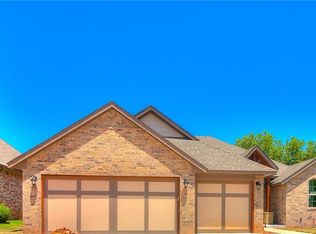 733 NE 23rd St, Moore, OK 73160