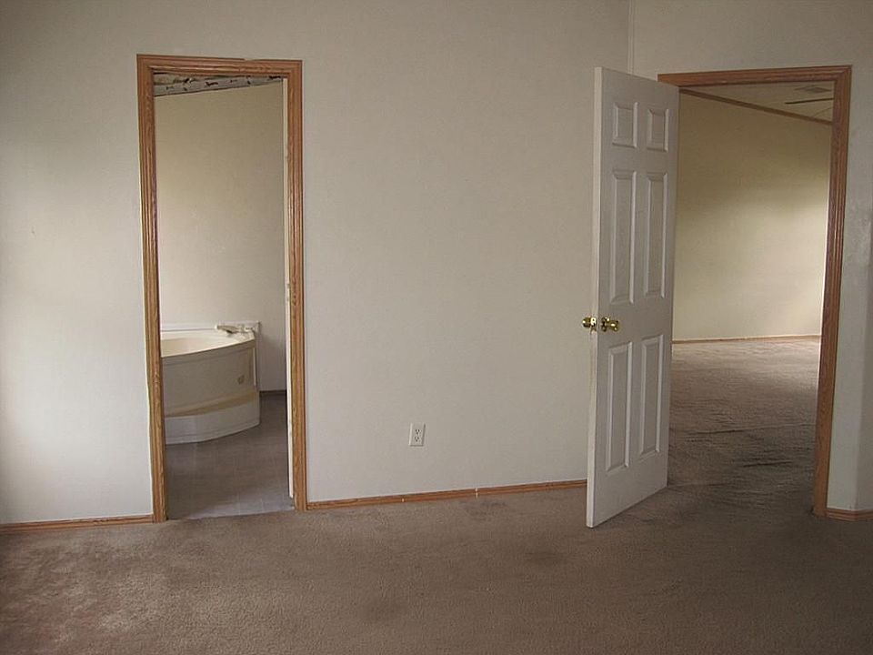 2nd image of 11823 Kingslake Forest Dr