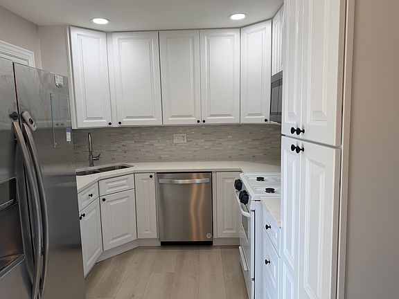 2nd image of 17030 Robinhood Dr