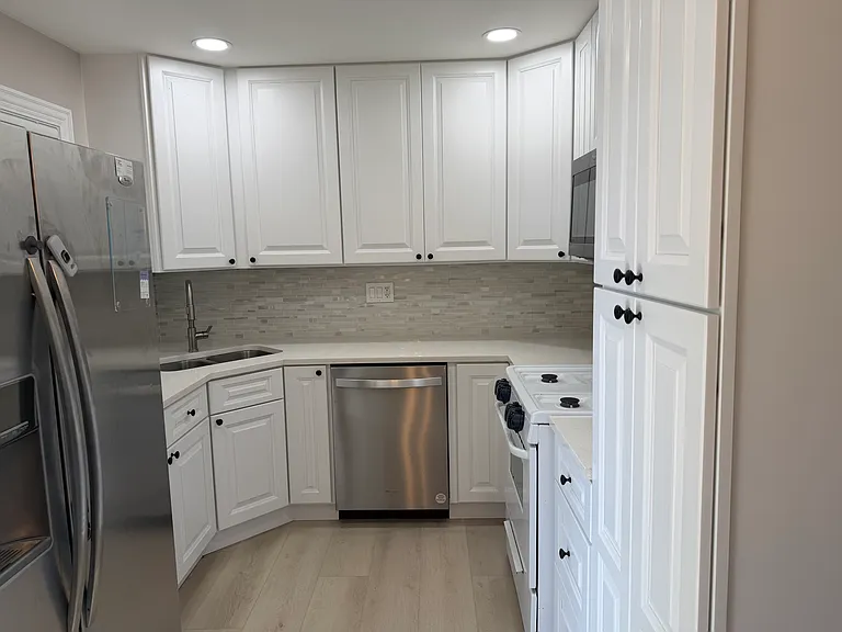 17030 Robinhood Dr — Photo 2