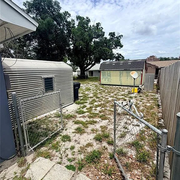 506 Holt Cir — Photo 4