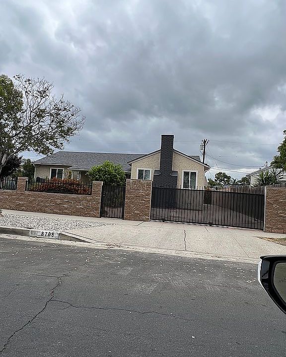 1st image of 8708 Hazeltine Ave