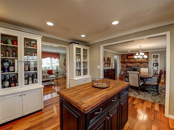 5th image of 3006 Madonna Dr