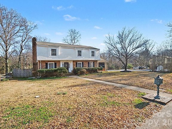 3rd image of 6035 Idlebrook Dr