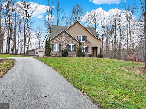 4th image of 558 Rocky Rd