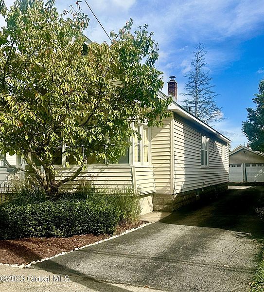 2nd image of 1369 Santa Fe Street