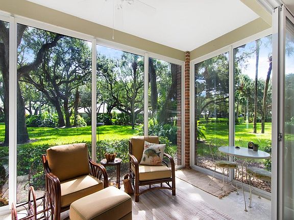 5th image of 107 Park Shores Cir Unit 27