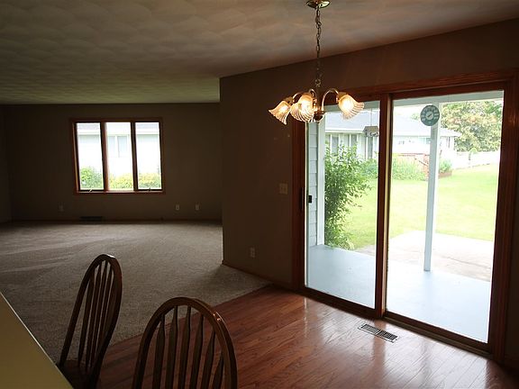5th image of 4023 Mackinac Dr