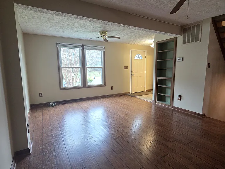 7746 Kidwell Ct — Photo 6