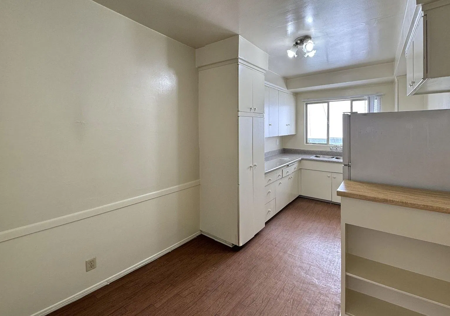 Charming Upper Studio - A Few Blocks To Santa Monica Beach! — Photo 3