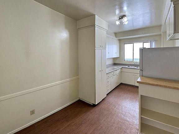 3rd image of 808 6th St #9