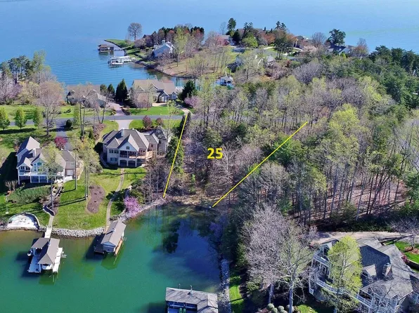 25 Pine Bay Dr, Union Hall, VA 24176