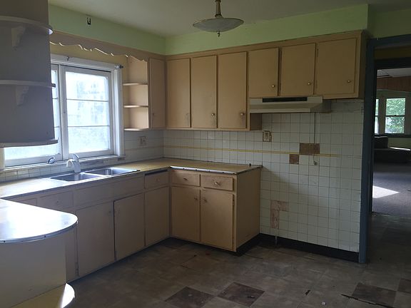 3rd image of 317 Sobieski St #1