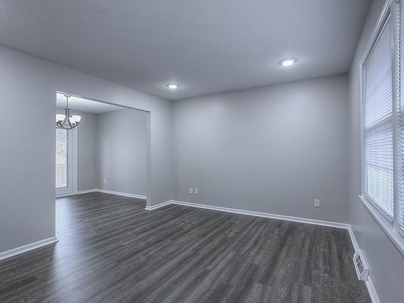 5th image of 6725 NW Hilldale Dr