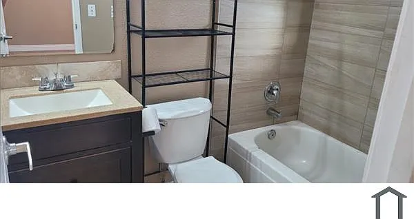 305 N 10th St #4 — Photo 5