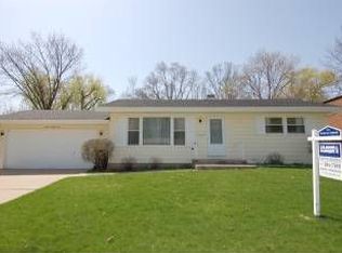 123 S Main St, Algonquin, IL 60102