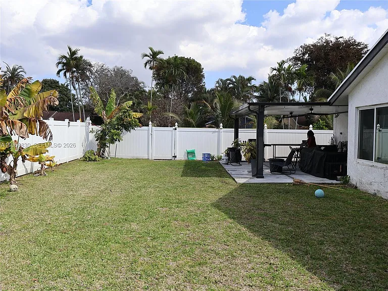 5505 SW 9th St — Photo 24