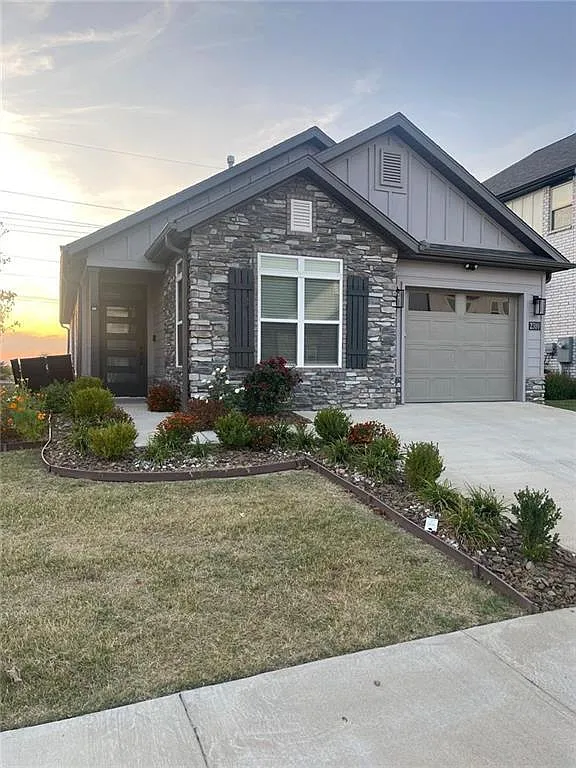 2310 Southwest Poppy Street - 1 — Photo 1