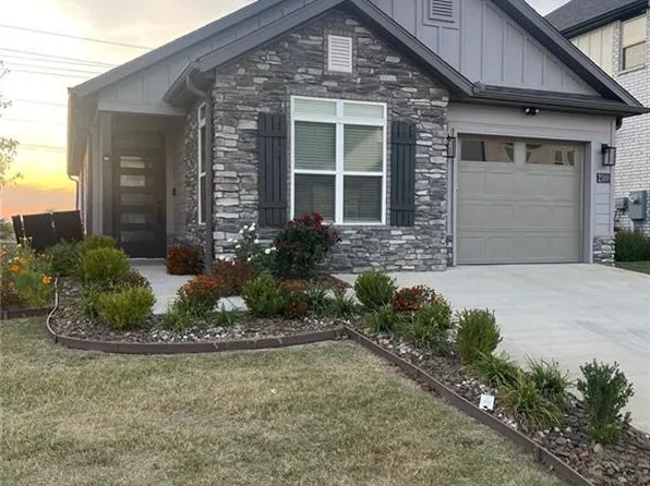 2310 Poppy St, Bentonville, AR 72713