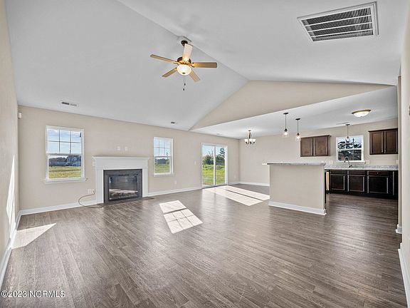 3rd image of 100 Woodwater Dr