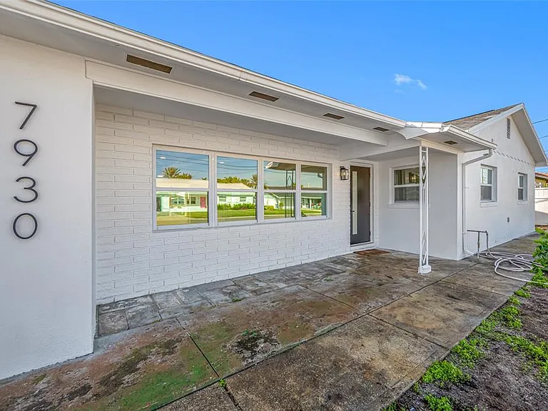 7930 Causeway Blvd S — Photo 52
