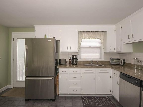 5th image of 42 Lynnfield St