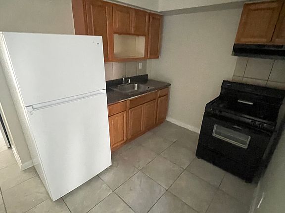3rd image of 342 Roseville Ave APT 2A