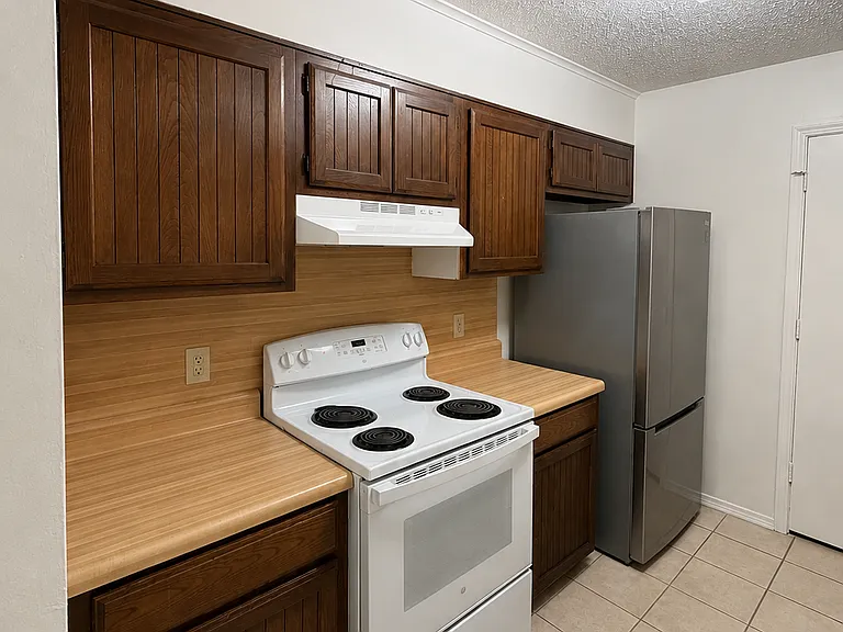 6610 S Yorktown Ave — Photo 12