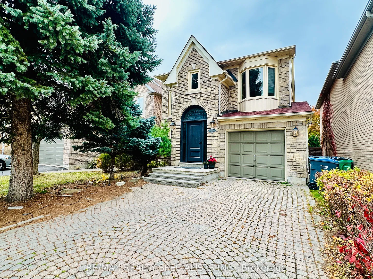 3 bed, $3,800 — Photo 1