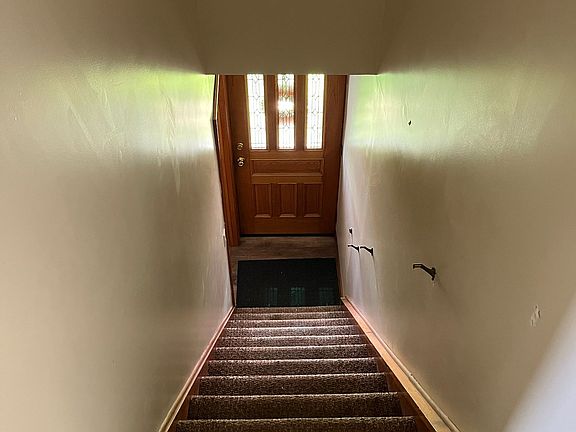2nd image of 615 Floral Pl Floor 2