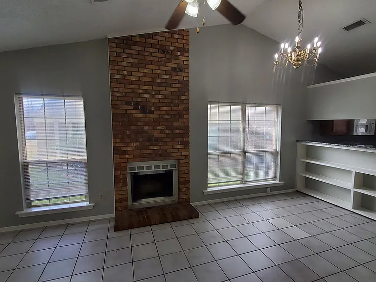 817 Denmark Dr — Photo 2