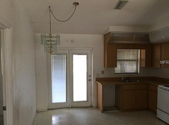 4th image of 8326 Gancedo Ave