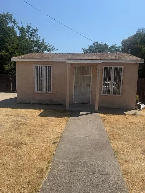 1994 S Olive Ave photo 1