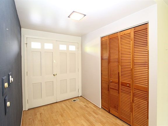 2nd image of 1015 Browning Ln