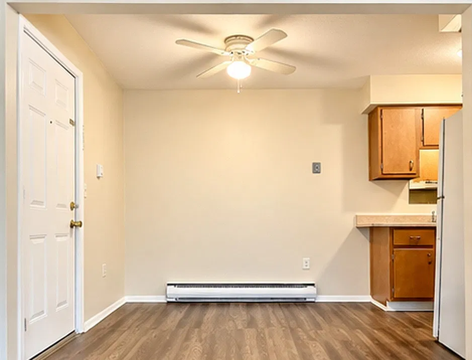 1 bed, 1.0 bath, 650 sqft, $595 — Photo 2