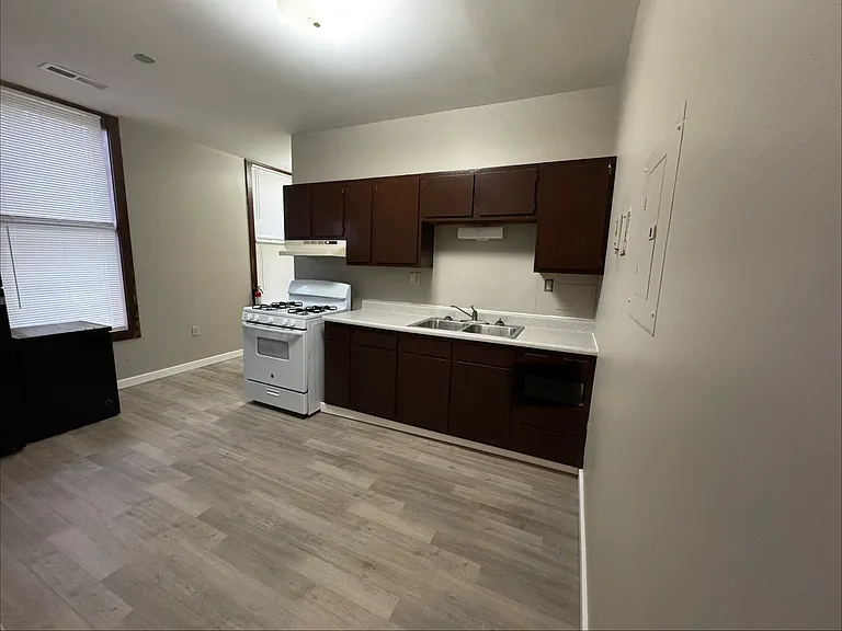 2454 River Rd #2 — Photo 11