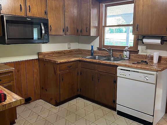 3rd image of 3633 W Lake Rd
