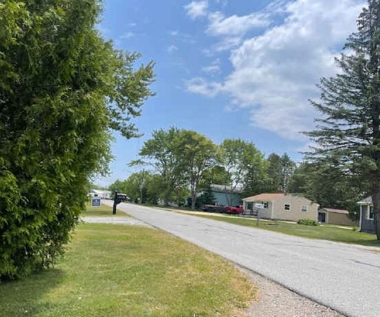 Exterior Neighborhood (street photo)
