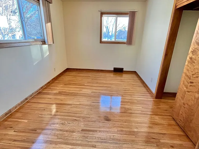 4909 E Linden Ln — Photo 18