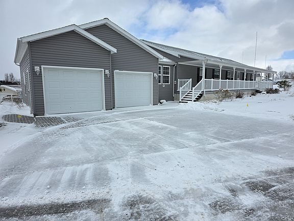 Exterior Image-1-Skyline 380I Whispering Pines