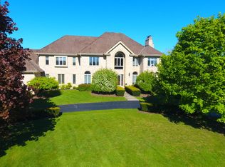 15 Spring Creek Dr, South Barrington, IL 60010