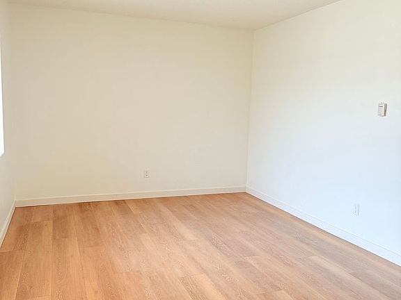 4th image of 2216 Carnegie Ln #E