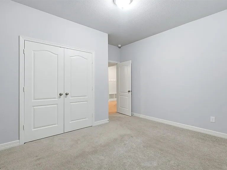 119 Buttonwood Ct — Photo 5