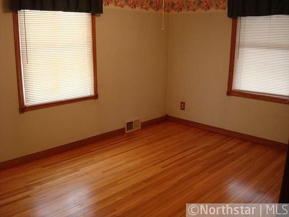 5th image of 1027 12th Ave N