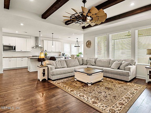 4th image of 133 OAKHURST Court
